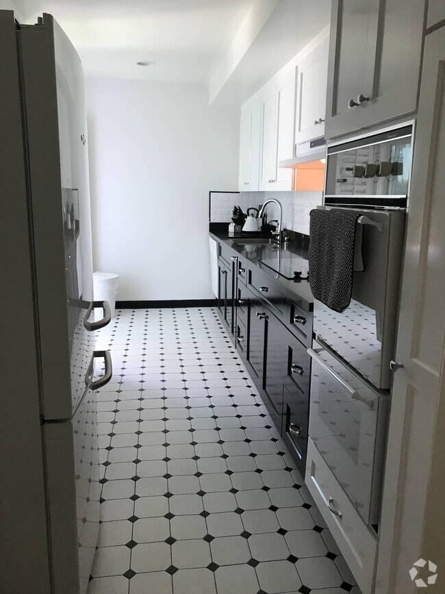 Building Photo - 7560 Hollywood Blvd Rental