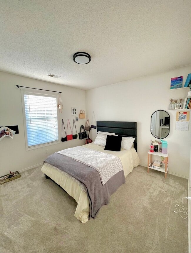 Photo - Spacious Home in Prime Manhattan Location ...