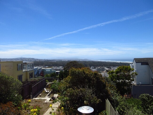 Photo - CHARMING RICHMOND 1 BED WITH INCREDIBLE VIEWS!!! Unit 4