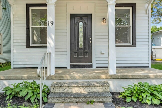 Photo - 19 E Main St