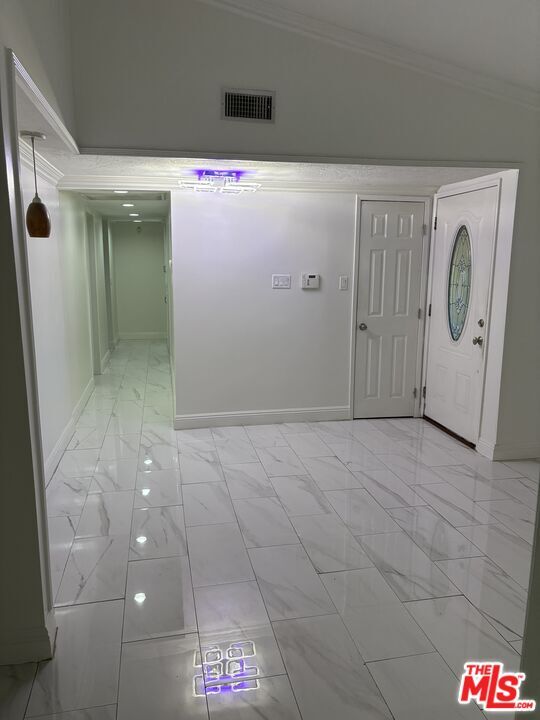 Photo - 20424 Marilla St