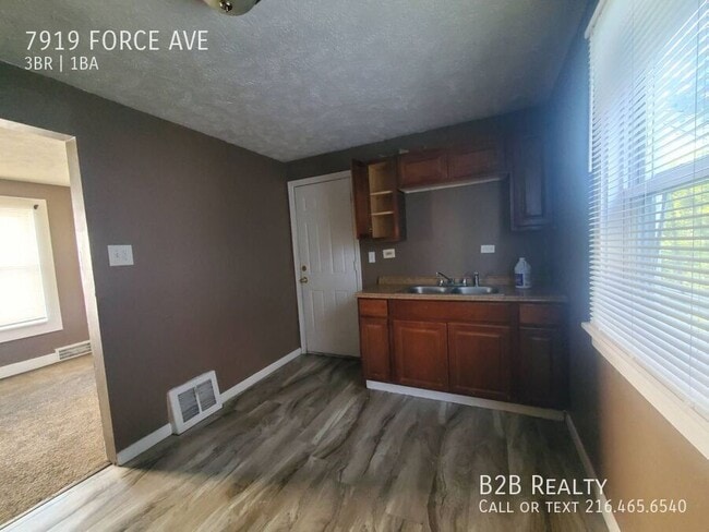 Photo - 7919 Force Ave