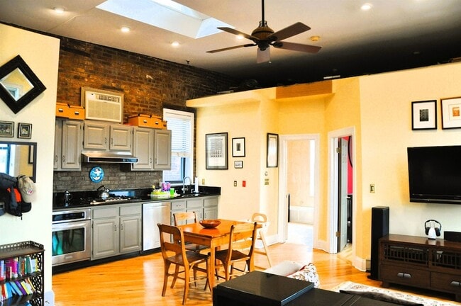 Building Photo - 163 14th St Unit 7