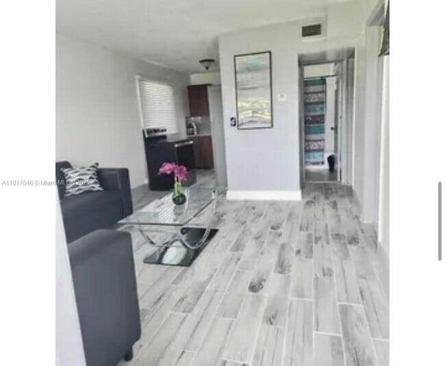 Building Photo - 715 NW 7th Ave Unit 1-5 Rental