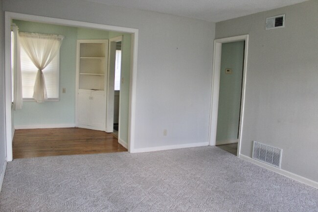 Photo - 211 E 11th St