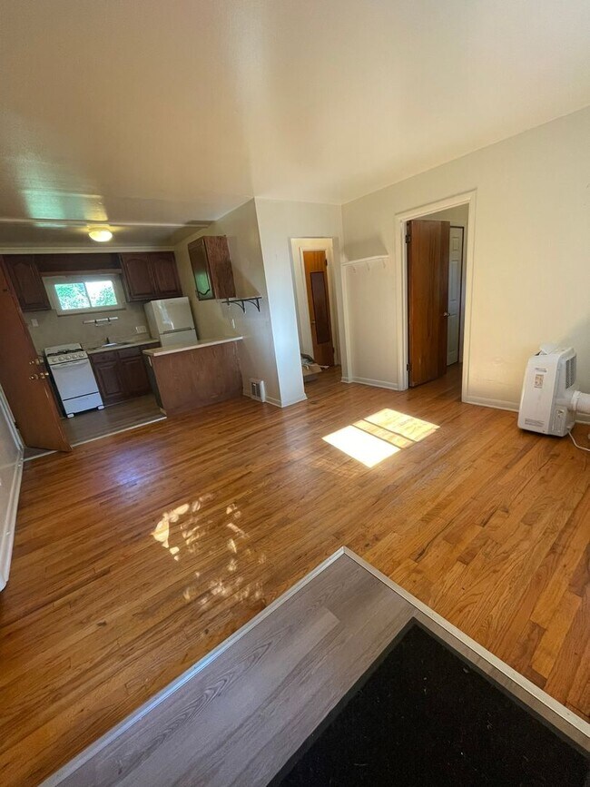 Photo - 2010/2012 Dexter Ave Unit 2012 Dexter Ave