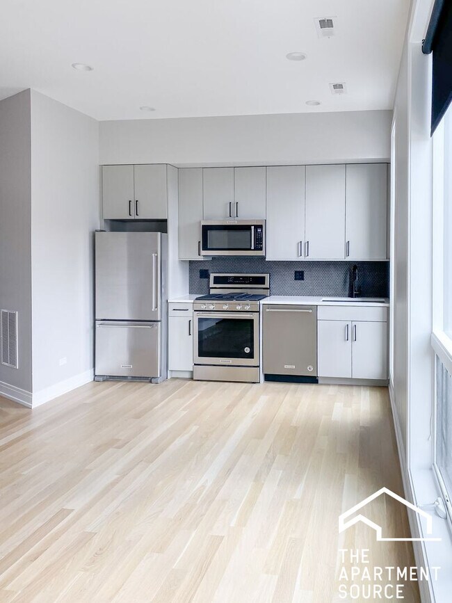 Photo - 1051 W Cornelia Ave