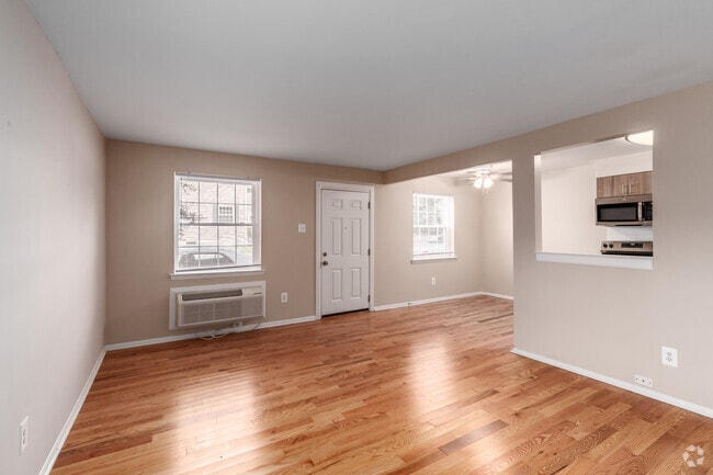 2BR, 2BA - 1,020SF - Living Room