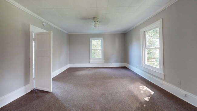 Building Photo - 808 7th St NW Unit 808 7th St NW, B