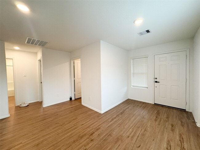 Photo - 1411 Las Cuevas Dr