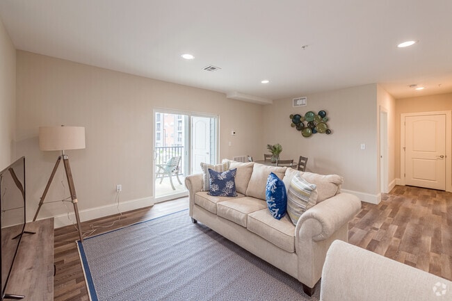 2 BR, 2 BA