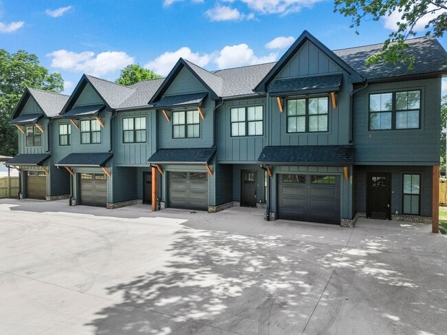 Photo - LIKE NEW Townhome in Winchester...Walking Distance to Downtown Square!