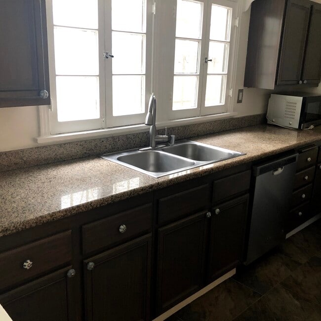 412 N Orange Grove Ave Unit 412