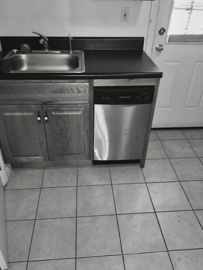 Photo - 107 S 12th St Unidad 1