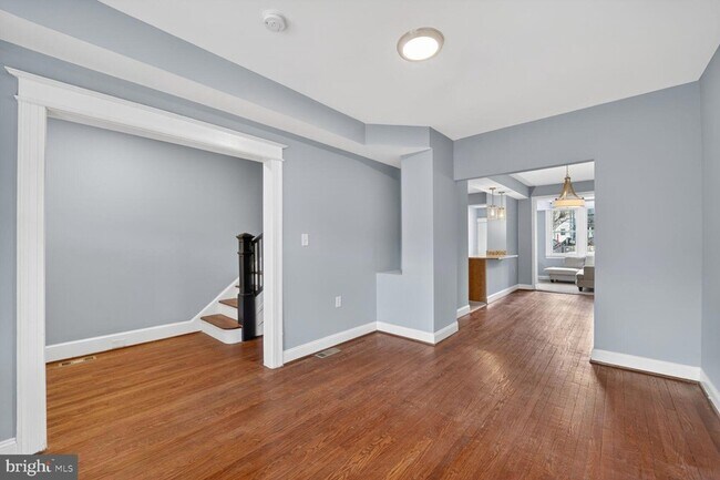 Photo - 632 Franklin St NE