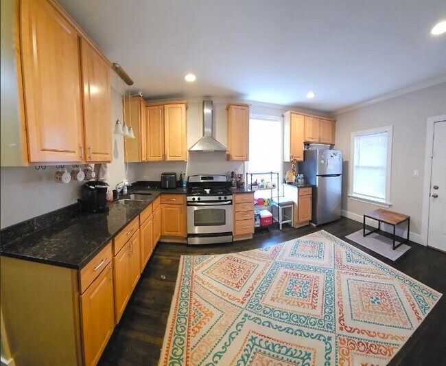 Building Photo - 2310 N Kenneth Ave Rental