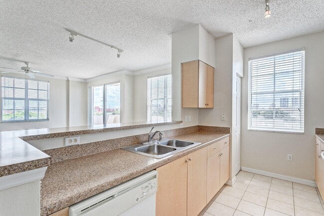 Photo - 616 Clearwater Park Rd Unidad 602