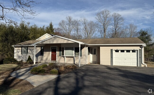 Building Photo - 44 Birchwood Rd Rental