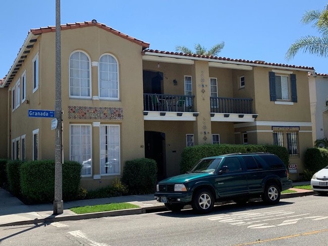 Edificio - 80 Granada Ave Unidad 80