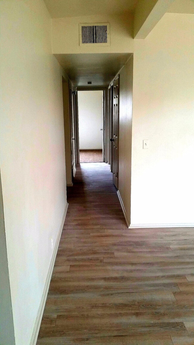 Photo - 2525 62nd St