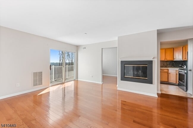 Photo - 90 Crestview Ln