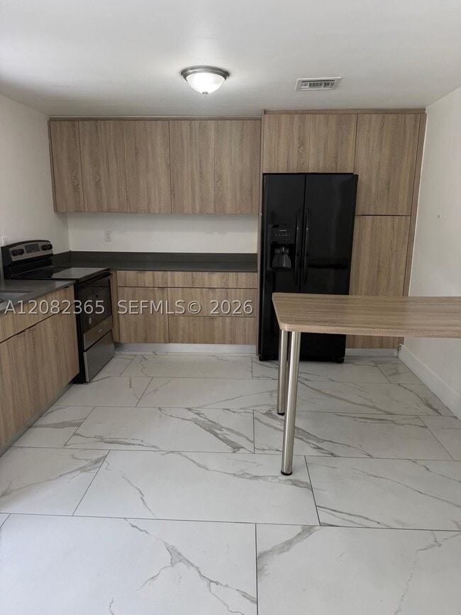 Building Photo - 2542 NE 182nd St Unit 2542