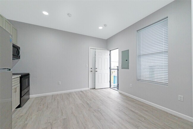 Photo - 805 Avenue K Unit b