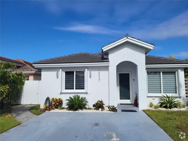 Building Photo - 15037 SW 138th Terrace Rental