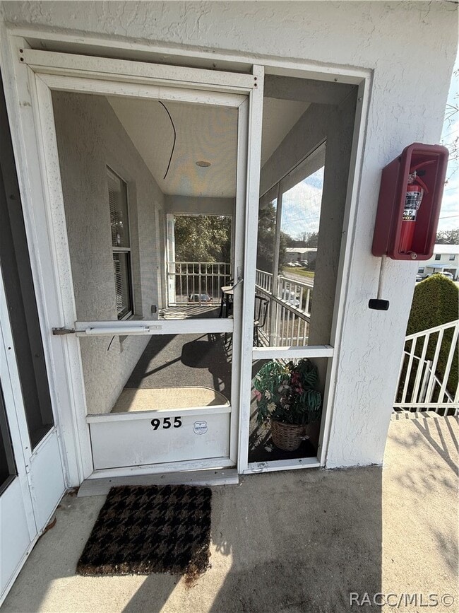 Building Photo - 955 SE Mayo Dr