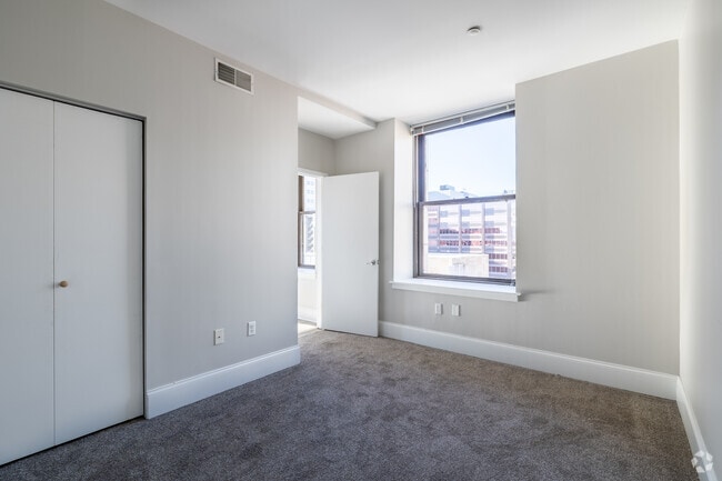 2BR, 1BA - 676SF - Bedroom