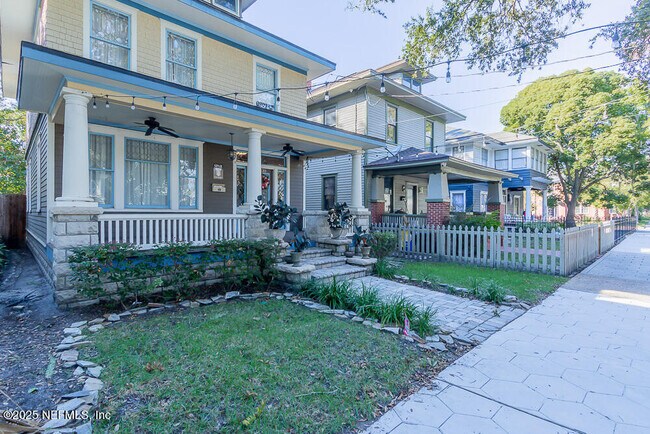 Photo - 1838 Silver St