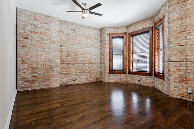 Building Photo - 1756 W Montrose Ave Unit 1