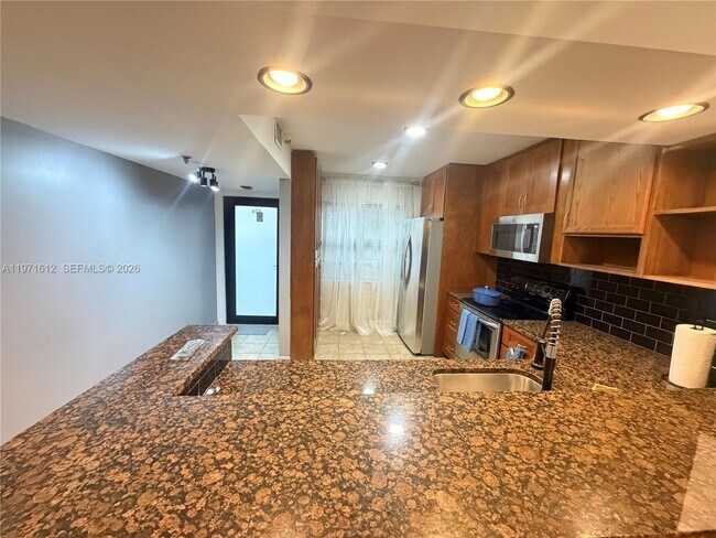 Photo - 896 N Federal Hwy Unidad 326