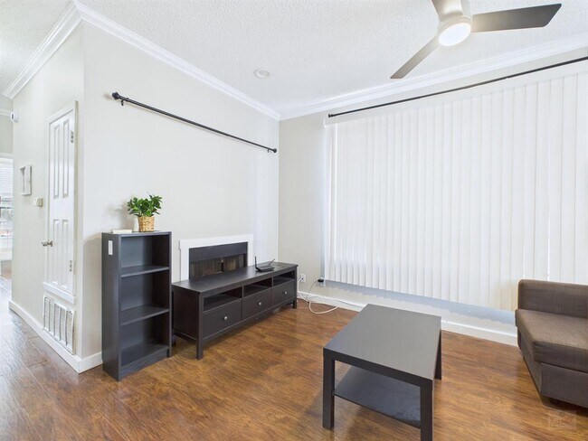 Photo - 2300 Leon St Unit 205