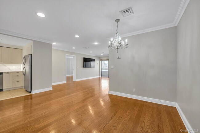 Photo - 100 Cutter Mill Rd Unit 4G