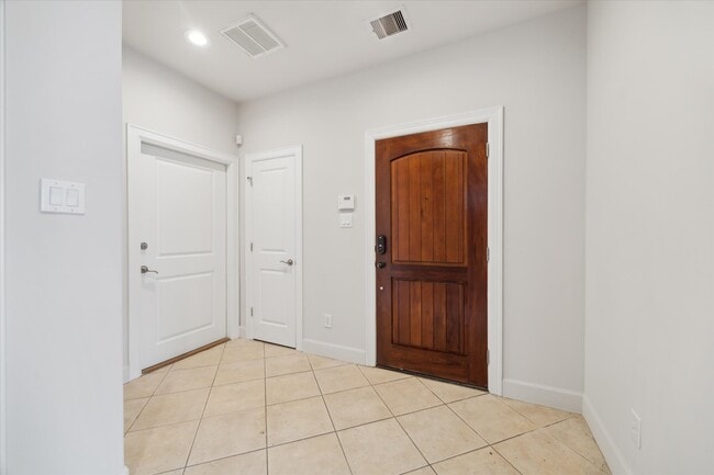 3041 Clinton Dr