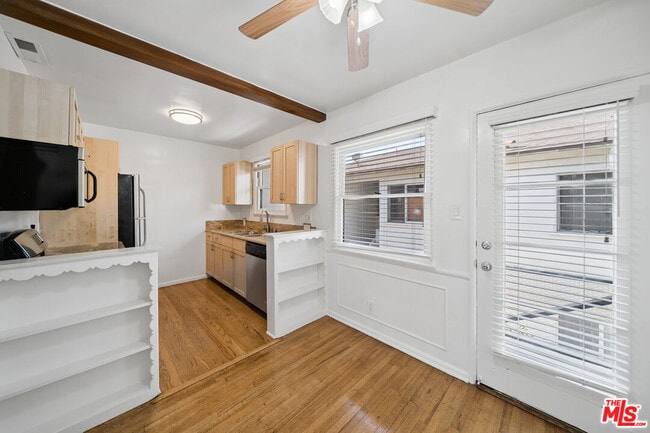 Photo - 5303 Vantage Ave Unidad 5303 1/2