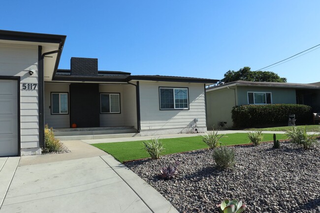 Building Photo - Newly Renovated (2022)! Amazing Location! Rental