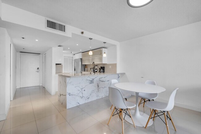 Photo - 1717 N Bayshore Dr Unidad ID1054127P