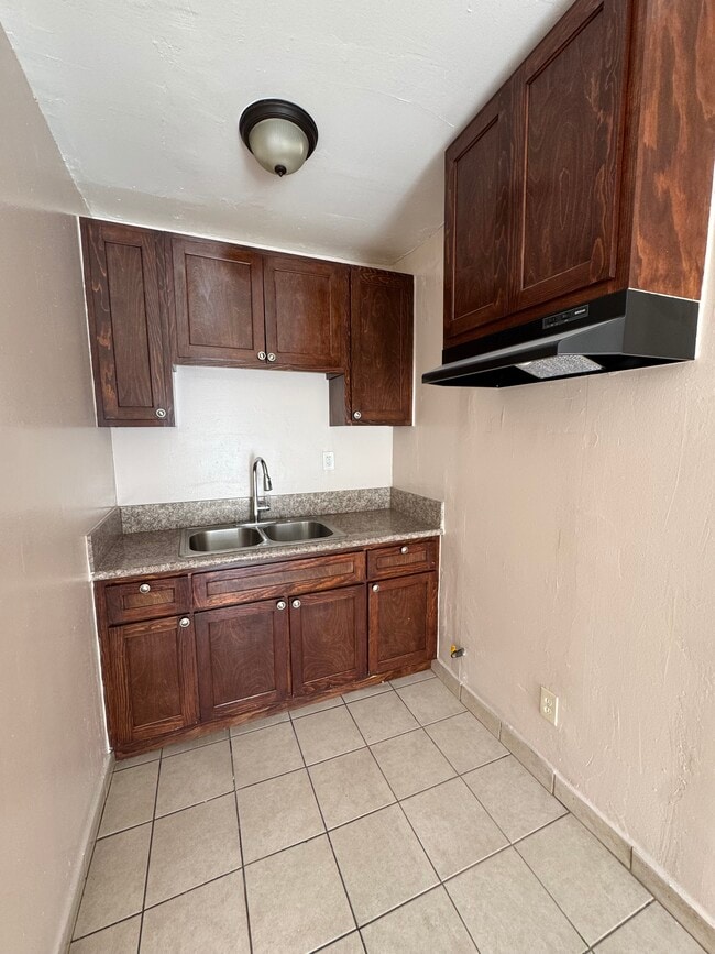 Photo - 6006 Makee Ave