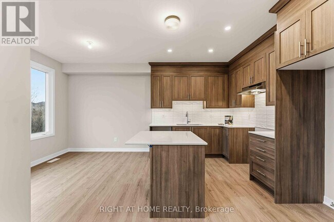 Photo - 290 Les Emmerson Dr