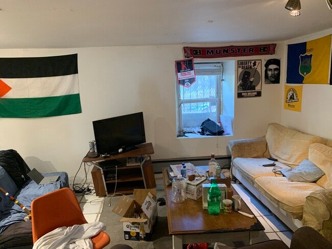 Photo - 684 Parker St