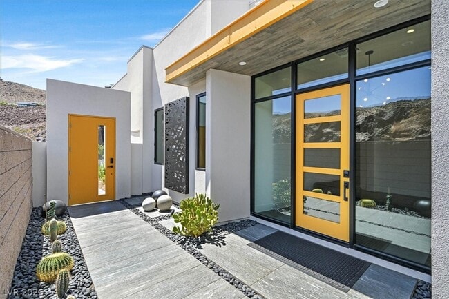 Photo - 692 Scenic Cliff Dr