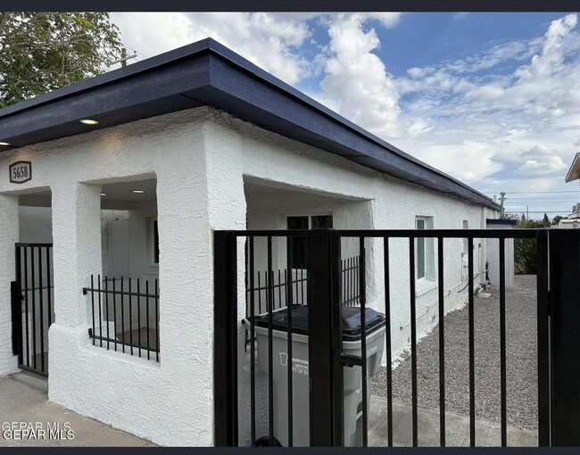 Building Photo - 5658 Dailey Ave