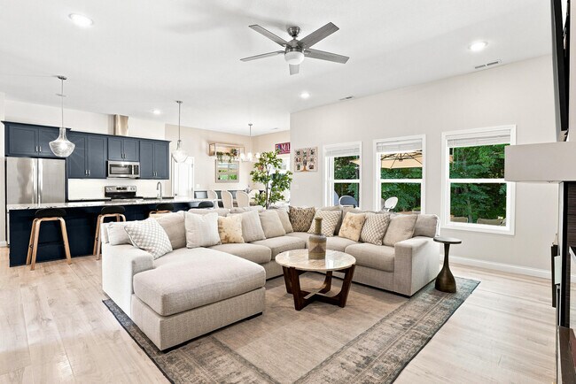 2404 Baxley Dr