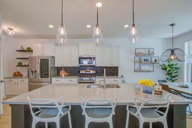 Photo - 4 Bedroom 2.5 Bath Townhome in Oyster Point - Mount Pleasant