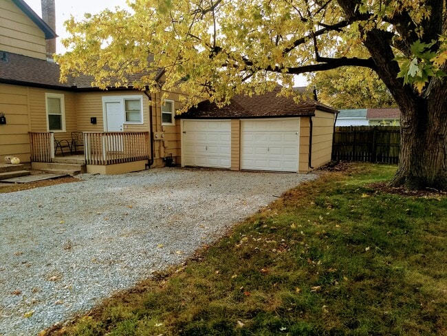 Photo - 136 E Lawrence St
