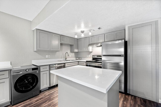 Building Photo - 935 Byrne St Unit B28 Rental
