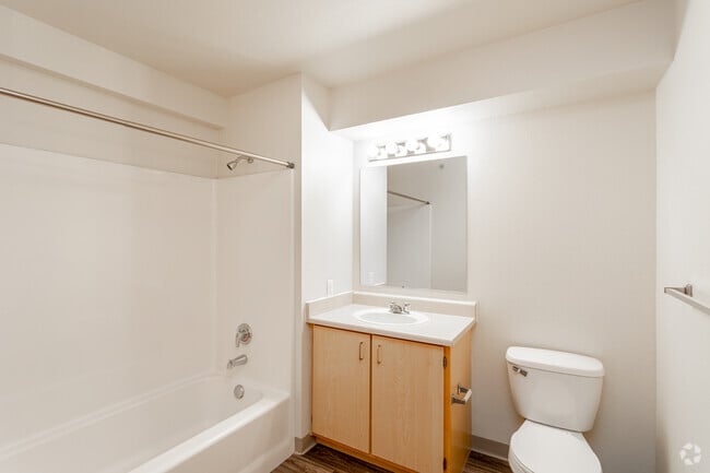 2BR, 2BA - 969 SF