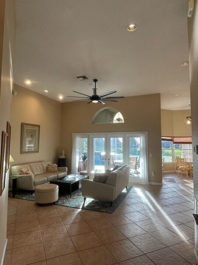 Photo - 711 Foresteria Ave